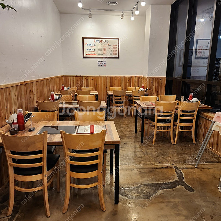 업소용 식탁 의자 테이블 함바 구내 식당 한식 마라탕 식탁 고기집 불판 자연목 4인용 원형식탁--5